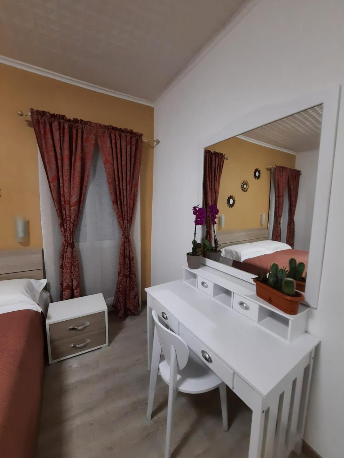 Апартаменти Viccinella House Capranica Екстер'єр фото